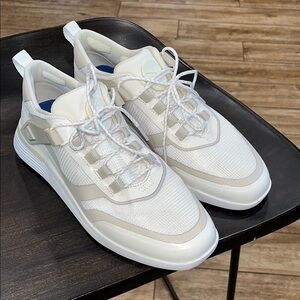 NWOT Wolf & Shepherd Crossover Sport